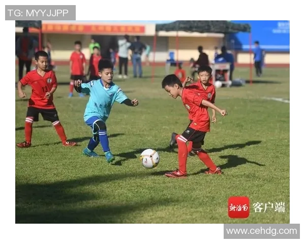足球明星在绿茵场上挥洒汗水的精彩瞬间与激情时刻的完美定格